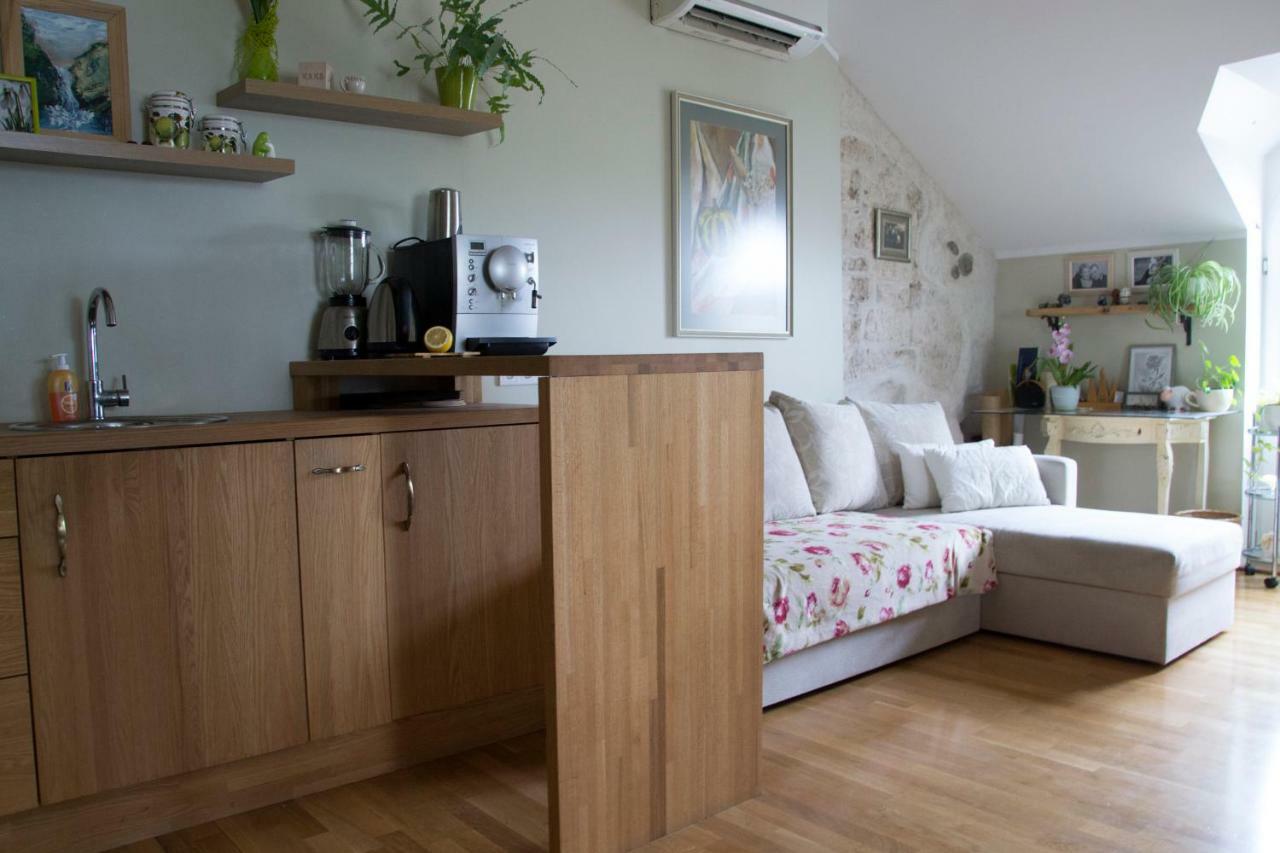 Kuressaare Romantic Apartment ภายนอก รูปภาพ