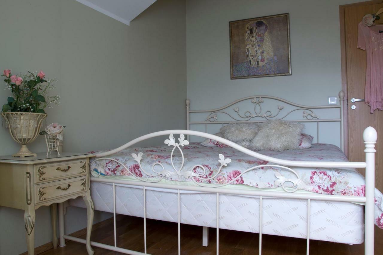 Kuressaare Romantic Apartment ภายนอก รูปภาพ